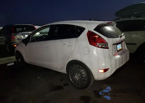 2014 Ford Fiesta Titanium из США, поврежденный, VIN 3FADP4FJ0EM200424